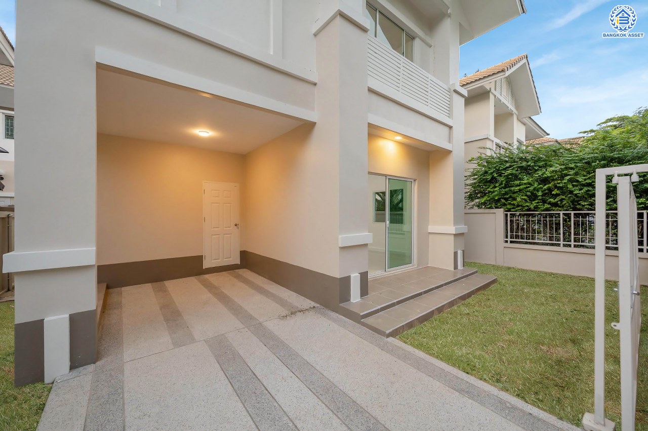 บ้านมือสองตกแต่งใหม่ โครงการ แลนซิโอ วงแหวน-ปิ่นเกล้า เนื้อที่ 37.3 ตร.ว. พื้นที่ใช้สอย 109.33 ตร.ม. พร้อมฟังก์ชัน 3 ห้องนอน 2 ห้องน้ำ จอดรถได้ 1 คัน บนทำเลเดินทางสะดวก ใกล้ถนนกาญจนาภิเษก เข้า-ออกได้หลายเส้นทาง ใกล้จุดขึ้นทางด่วน "ศรีรัช" และรถไฟฟ้าสายสีม่วง "สถานีสามแยกบางใหญ่"